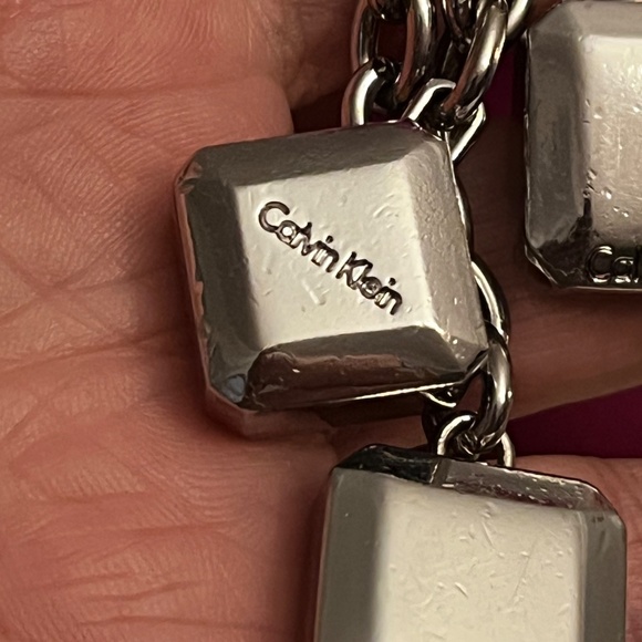 Calvin Klein Fuchsia Hand/Cross Body Purse / BRAND NEW - Picture 10 of 16